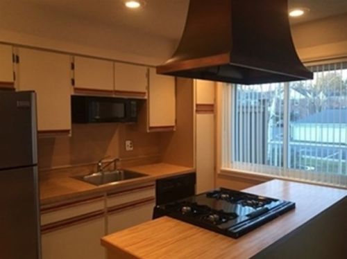 78 Yorktown Dr, Springfield, MA 01108-3136