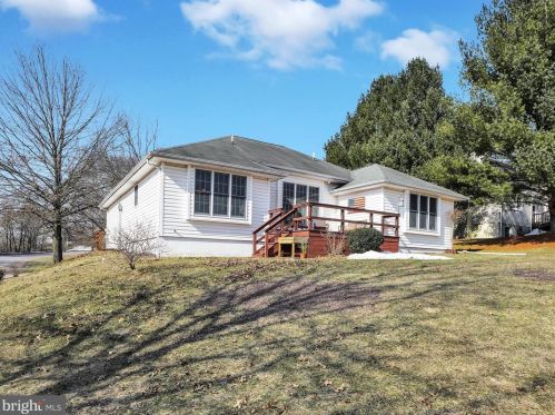 106 Cross Creek Dr, Primrose PA 17901-8727 exterior