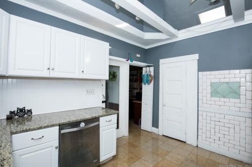 204 Broad St, Meriden CT 06450-6505 exterior