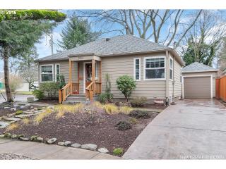 5506 41st Ave, Portland, OR 97202-4243