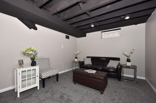 8006 Lisbon Ave, Milwaukee WI 53208-2052 exterior