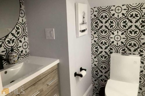 560 Morgan St, Atlanta GA 30308-2821 exterior