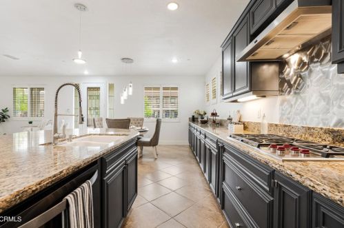 1404 Donegal Way, Oxnard CA  93035-1442 exterior