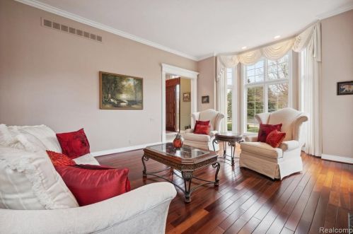 2511 Golf Crst Dr, Rochester MI 48309-4063 exterior