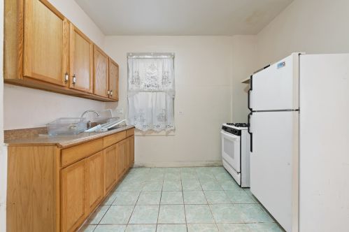 824 California, Chicago IL 60645-5208 exterior