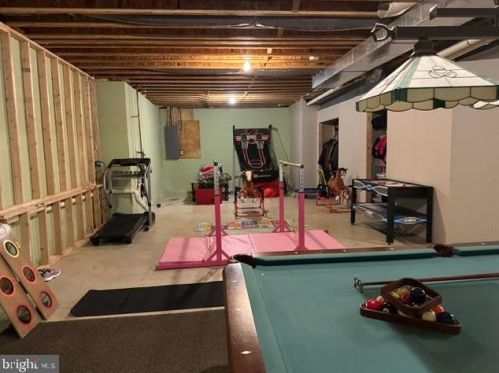 381 Thornhill Dr, Hanover PA  17331-7976 exterior