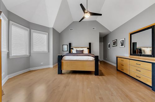 184 South St, Elmhurst IL  60126-4000 exterior