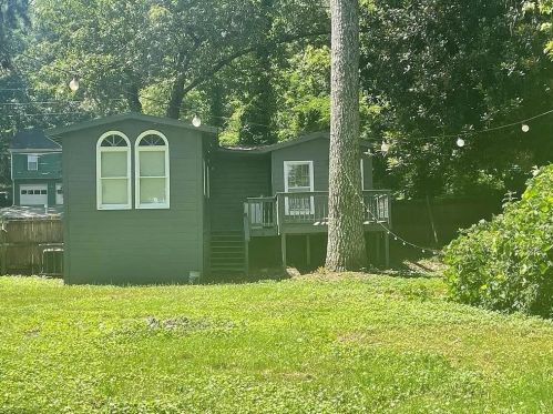 8580 Lake Dr, Lithonia GA  30039-6526 exterior