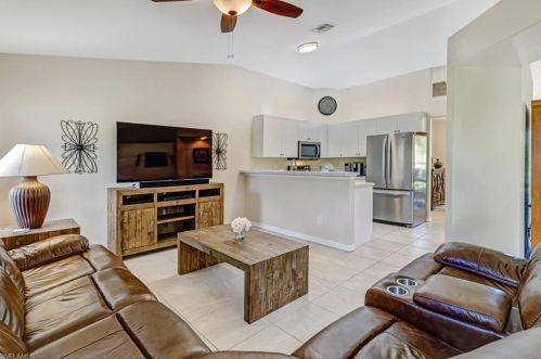 280 2 St, Naples FL 34117-9376 exterior