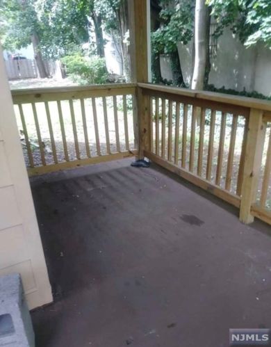 20 Englewood Ave, Teaneck NJ  07666-6004 exterior