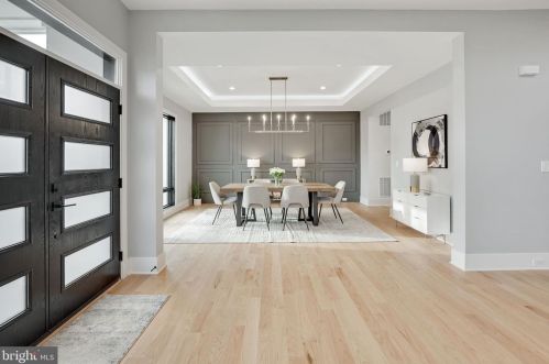 1422 Mayflower Dr, Mc Lean VA 22101-5615 exterior