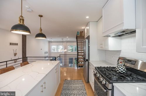 1018 Leithgow St, Philadelphia PA  19123-1421 exterior