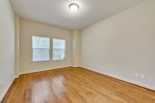 2804 Hall St, Dallas TX  75204-0351 exterior