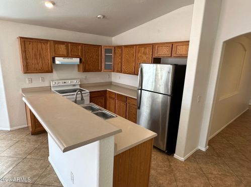 1632 Chanute Pass, Phoenix AZ  85041-3833 exterior