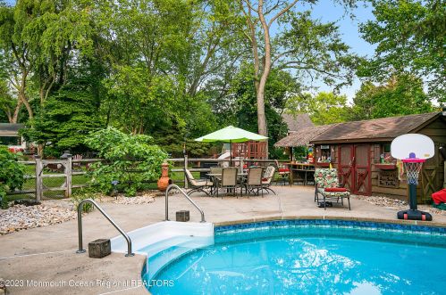 38 Normandy Ct, Middletown NJ 07748-3221 exterior