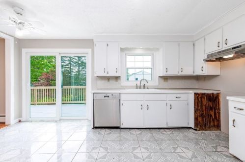 3 Charlton Ave, Killingly, CT 06241-2203