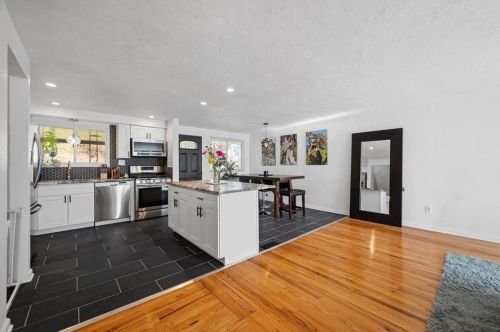 1300 Blue Jay Dr, Pittsburgh PA  15243-1206 exterior