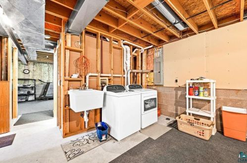 5260 Samuelson Rd, Duluth MN 55811-9789 exterior