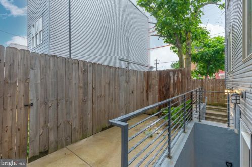 1405 8th St, Philadelphia PA 19122-3501 exterior