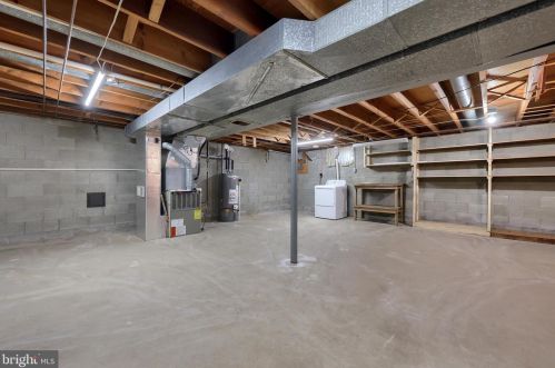 34 Corry Ave, Lancaster PA 17601-3933 exterior