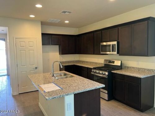 5745 Atlantis Ave, Phoenix, AZ 85043-6312