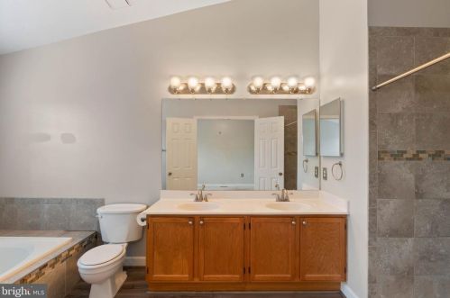 7047 Chesley Search Way, Alexandria VA 22315-4754 exterior