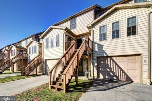 689 Walnut St, Hanover PA  17331-2050 exterior