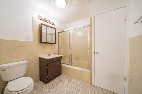 111 Hauxhurst Ave, Union City NJ 07086-6836 exterior