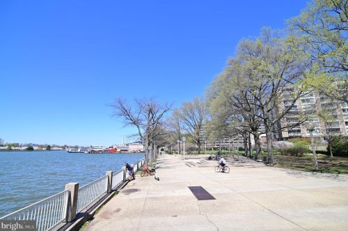 1435 4th St, Washington DC  20024-2200 exterior