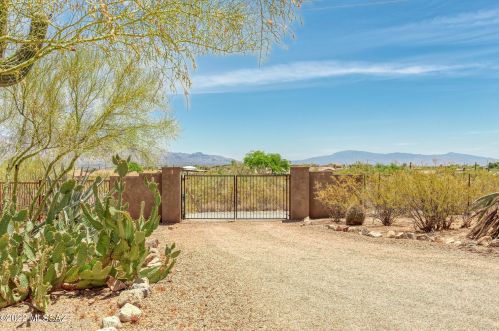 5101 Blue Bonnet Rd, Tucson, AZ 85745-9294