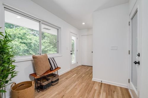 1639 Crestline Dr, Atlanta GA  30345-3820 exterior