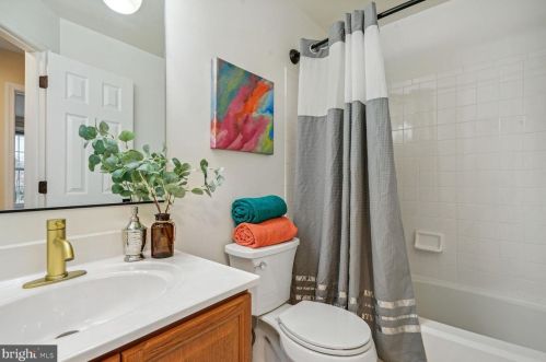 7433 Dunnington Pl, Alexandria VA  22315-5248 exterior