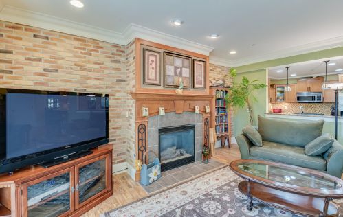 822 Hamilton St, Milwaukee WI 53202-1607 exterior