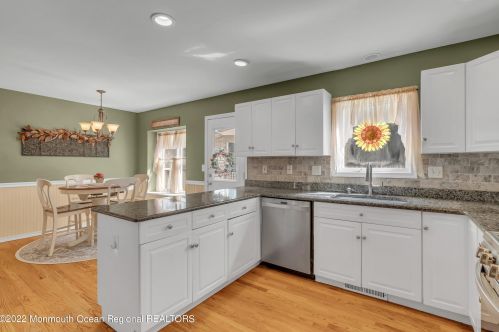 5 Dickens Ct, Jackson Twp NJ  08527-2844 exterior