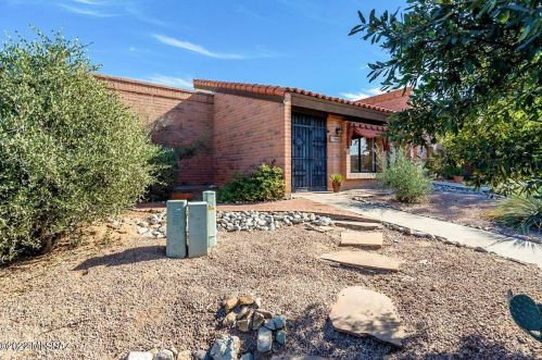 8692 Little Oak Ln, Tucson, AZ 85704-0966