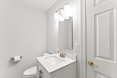 408 Hawthorne Ave, Derby CT 06418-1101 exterior