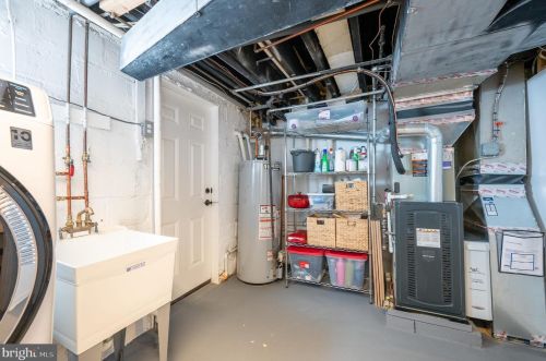 21 Clifford Ave, Alexandria VA  22305-2702 exterior