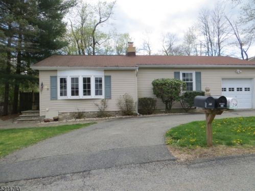 30 Shore Ave, Hopatcong, NJ 07843-1321