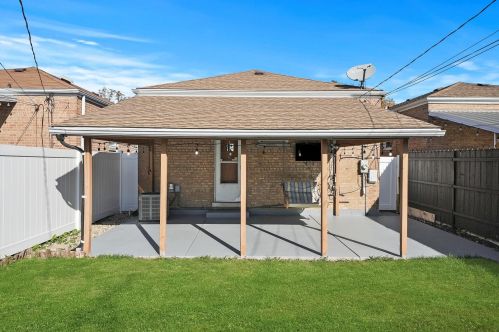 6625 64 St, Chicago IL 60638-4915 exterior