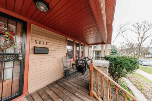 3218 Newhall St, Milwaukee, WI 53211-3042
