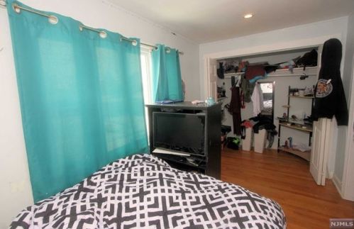 95 Clinton Pl, East Rutherford NJ 07073-1323 exterior