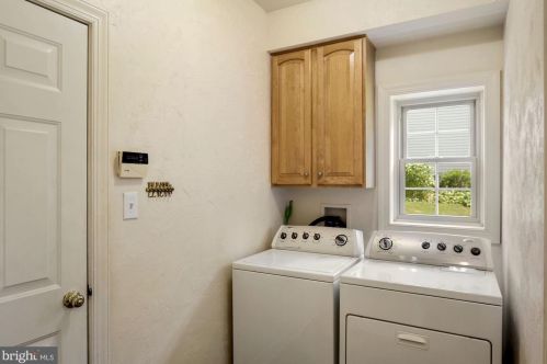 916 Brick Mnr Cir, Silver Spring MD 20905-3819 exterior