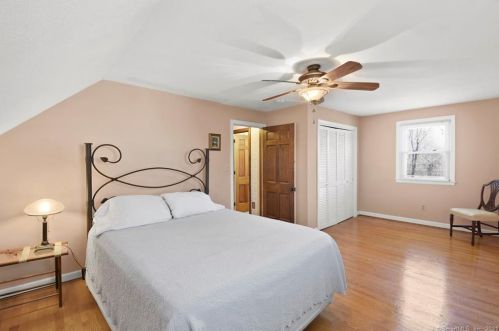 124 Center St, Windsor Locks CT 06096-2708 exterior