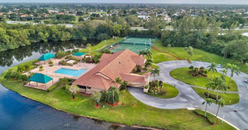 6947 Southport Dr, Boynton Beach FL 33472-6901 exterior