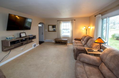 8442 Montana Ave, Milwaukee, WI 53227-3412