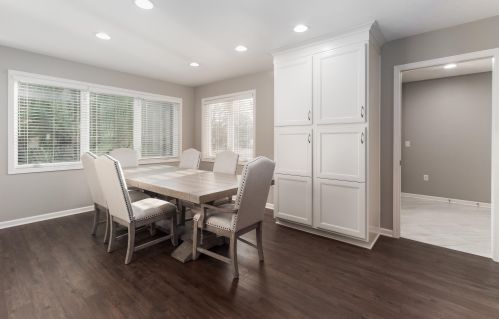 1909 Sharon Ln, Manitowoc WI 54220-1526 exterior