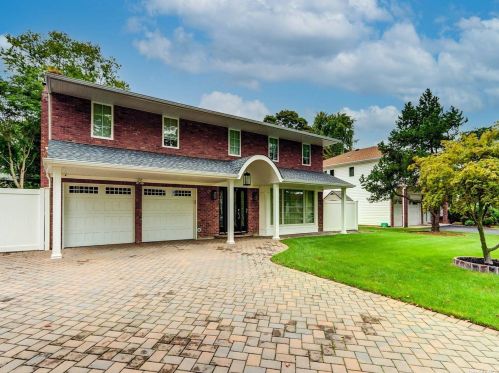 20 Cherokee Ln, Commack NY  11725-4604 exterior