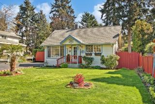 16034 14 Ave, Seattle WA  98166-2818 exterior