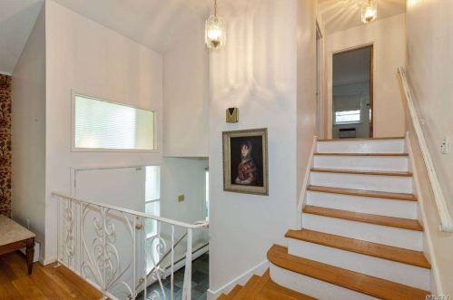 10 Glendale Dr, Huntington Station NY 11747-1237 exterior