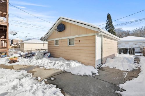 6133 Rosedale Ave, Chicago IL 60646-5345 exterior